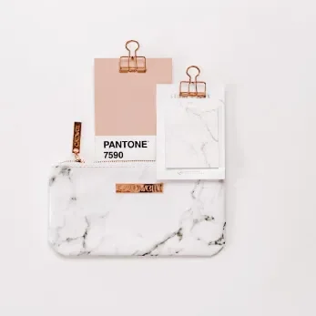 Flatlay-Pantone-Marble-Look
